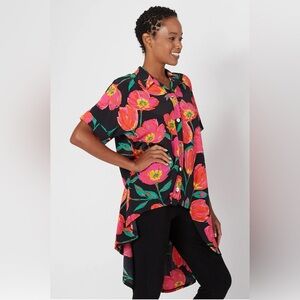 Floral Hi-Low Button-Down Top in Black and Pink